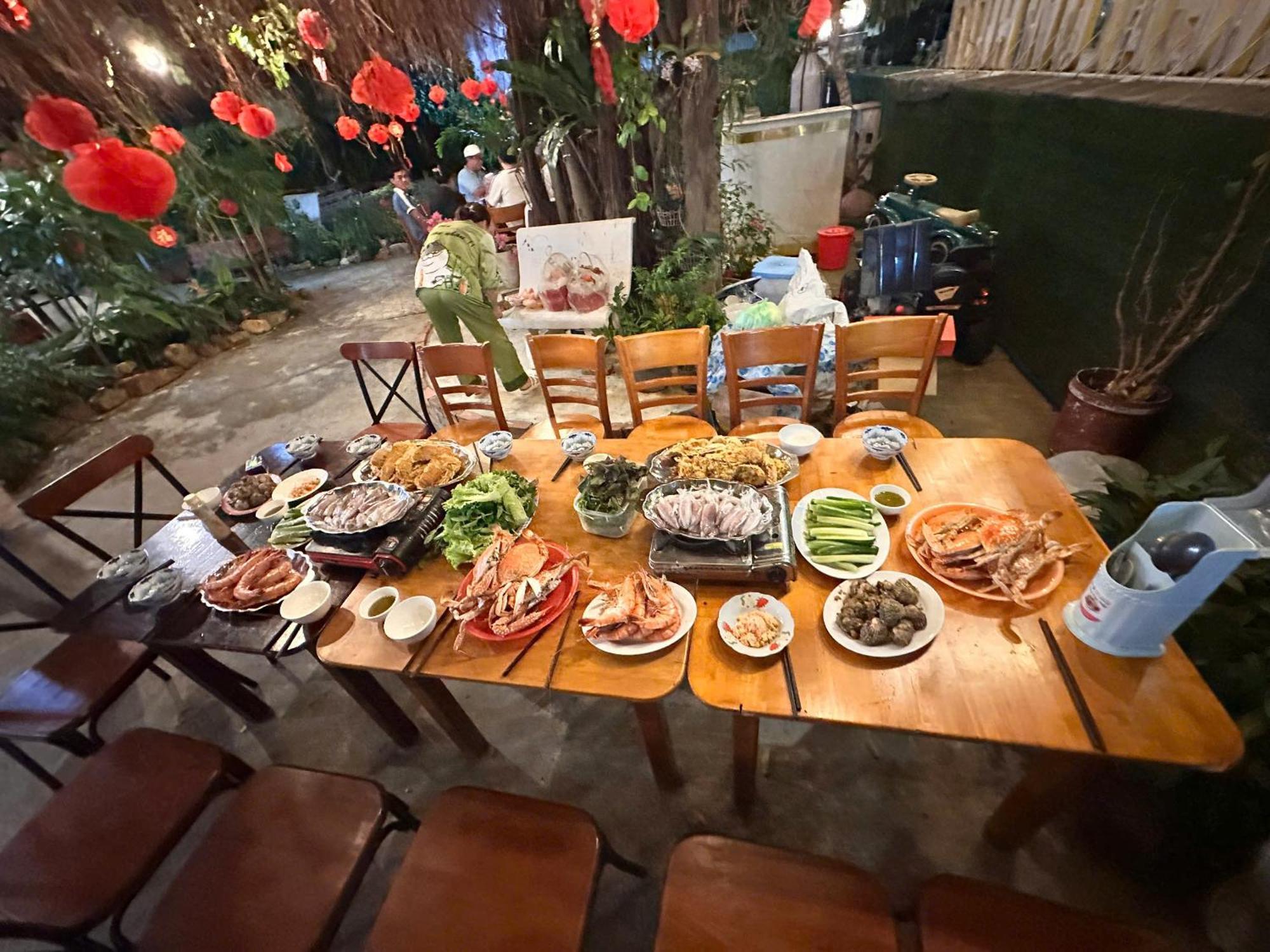 Bungalow Hotel Chi Khu Co Ong Esterno foto